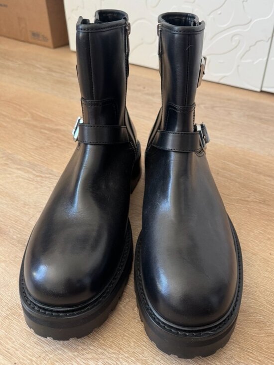 BRAND NEW Aldo Black Leather Ankle Boots in Size 10